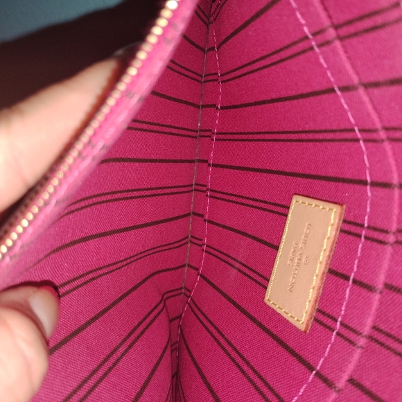 Louis Vuitton Neverfull Pouch/gorgeous condition - Picture 4 of 5